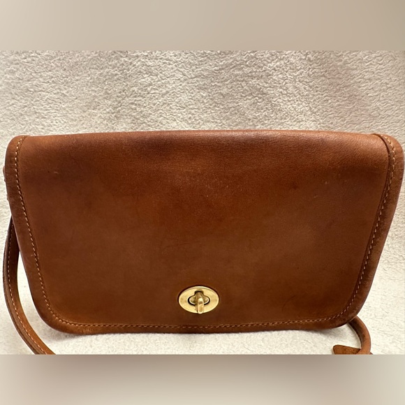 Vintage Coach USA Leather Crossbody Bag | British Tan | Turnlock | - Picture 11 of 15